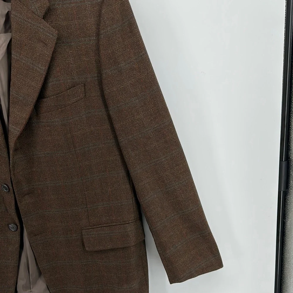 Corneliani Brown Sport Coat with Notched Lapel and Structured Shoulders Size 48L